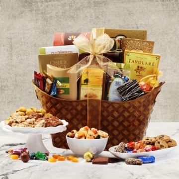 https://www.broadwaybasketeers.com/images/product/thumb/thumb-360/classic-favorites-gift-basket-7.jpg