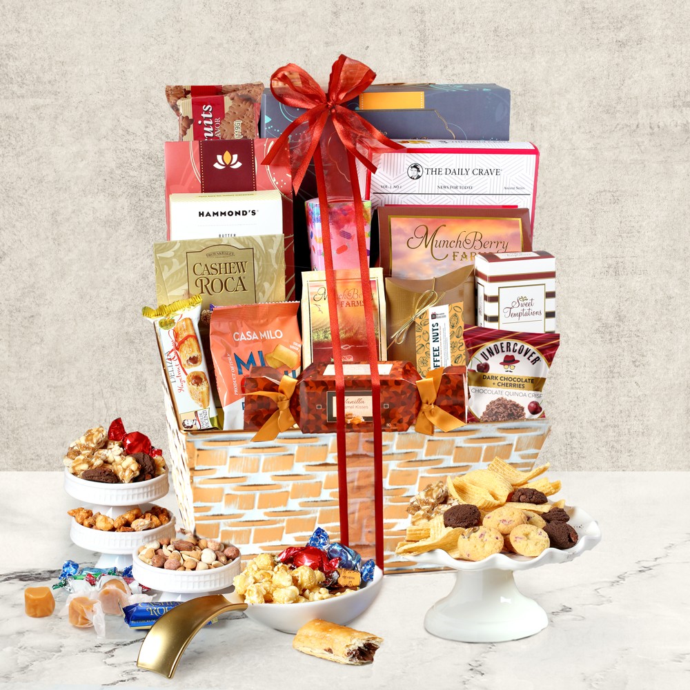 >Christmas Wicker Gift Basket