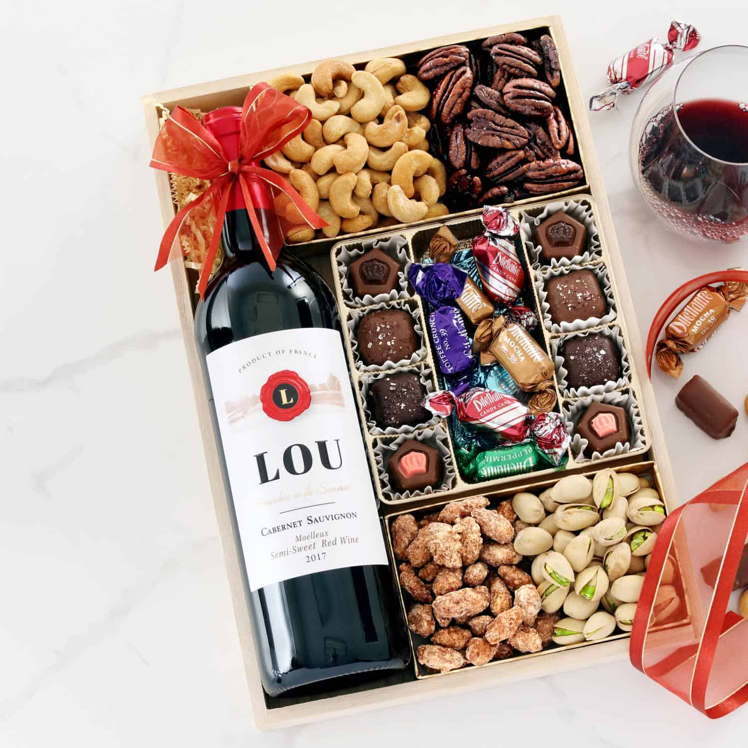 >Cozy Christmas Wine Gift Tray